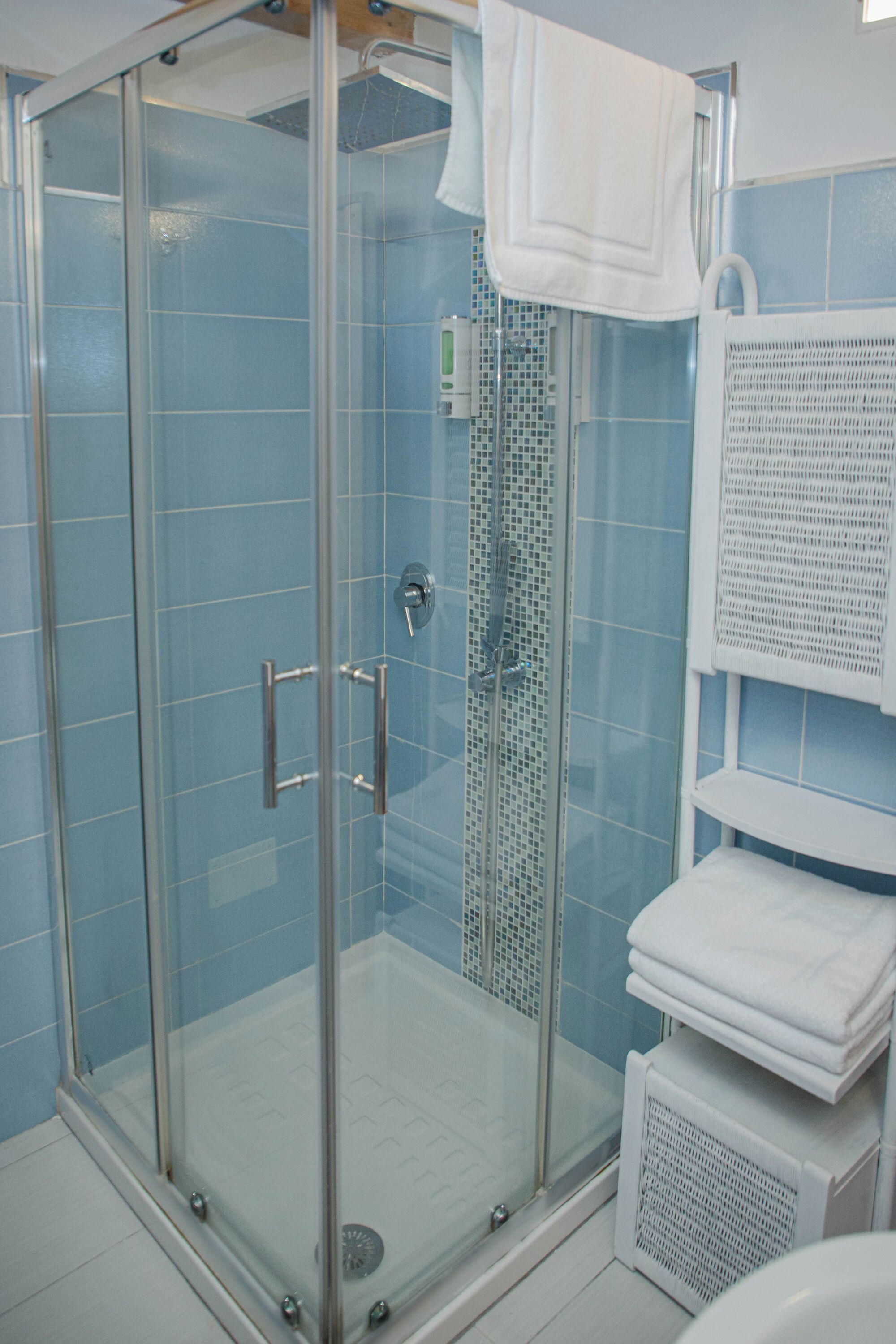 Doccia, asciugacapelli, bidet, asciugamani