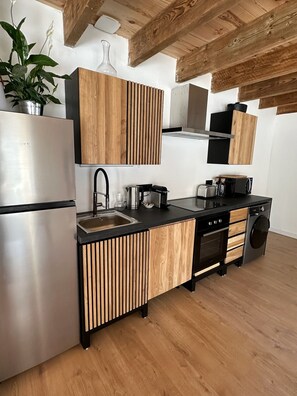 Mikrowelle, Ofen, Herdplatte, Geschirrspüler