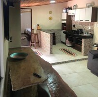 Familiealpehytte - privat pool - udsigt til have | Pengeskab på værelset, mørklægningsgardiner, strygejern/strygebræt