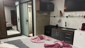 木屋, 多張床, 陽台, 花園景觀 | 客房內保險箱、遮光布/窗簾、熨斗/熨衣板、免費無線上網