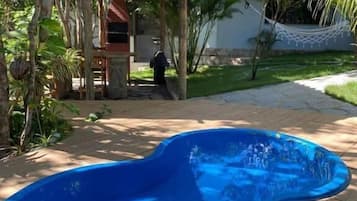 Chalet familiar, alberca privada, vista al jardín | 2 habitaciones, caja de seguridad en la habitación y cortinas blackout