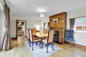 Cottage | Dining room