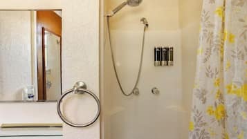 Dusj, hårføner, håndklær og såpe