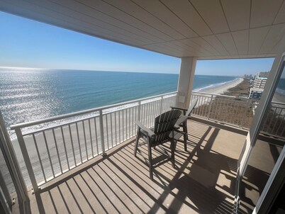 Ocean front penthouse 2bed, 2bath newly renovated. Beautiful ocean front views!