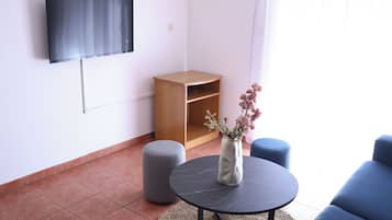 Apartment, 1 Double Bed with Sofa bed, Balcony, Courtyard View | Living area