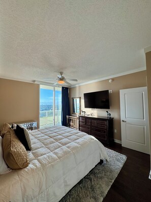 2 bedrooms, desk, iron/ironing board, free WiFi