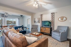 スマートテレビ、暖炉