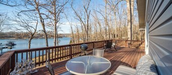Serenity Cove Cottage - Lakefront, Hot Tub