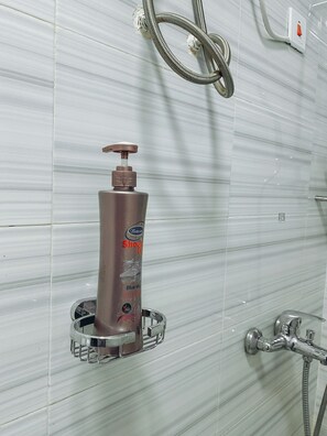 Dusche, Handtücher, Seife, Shampoo