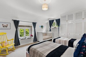 3 bedrooms, iron/ironing board, Internet, bed sheets