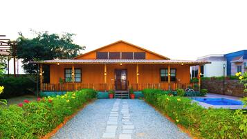 Kashmir 03 bedroom cottage with pool | Desk, blackout curtains, soundproofing, iron/ironing board