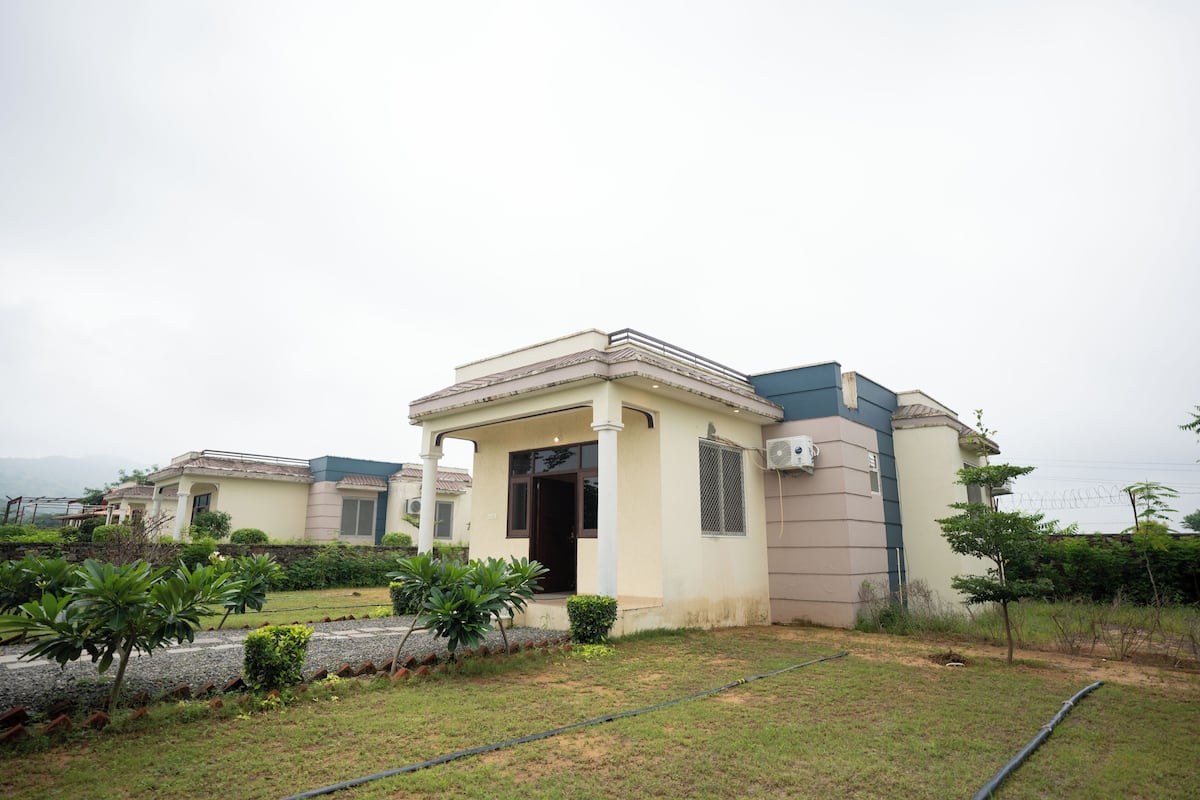 Family 02 bedroom villa | 3 bedrooms, desk, blackout drapes, soundproofing