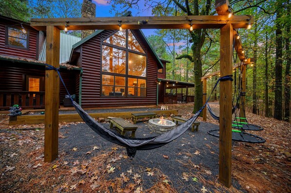 Terrace/patio - Breckoma Lodge sleep 20 w/ pool table/bocce/hotTub (Broken Bow)