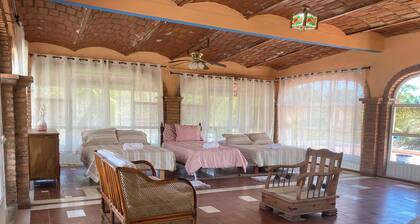 Spacious 6-bedroom house in beautiful La Peñita de Jaltemba with WiFi, AC