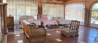 Spacious 6-bedroom house in beautiful La Peñita de Jaltemba with WiFi, AC