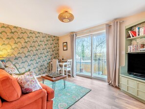 TV - 1 bedroom accommodation in Coleford (Coleford)