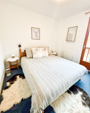 2 bedrooms, travel crib, WiFi