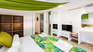 1 bedroom, in-room safe, iron/ironing board, free WiFi