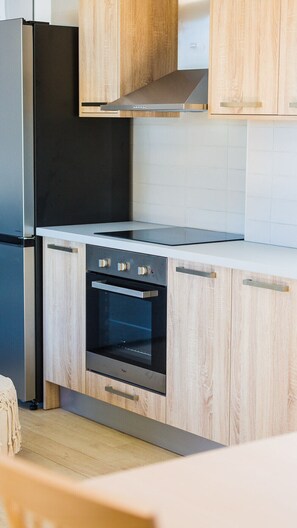 冷蔵庫、電子レンジ、オーブン、食器洗い機