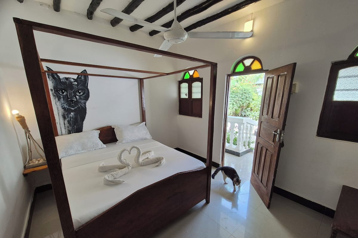 Traditional Double Room | Iron/ironing board, free WiFi, bed sheets