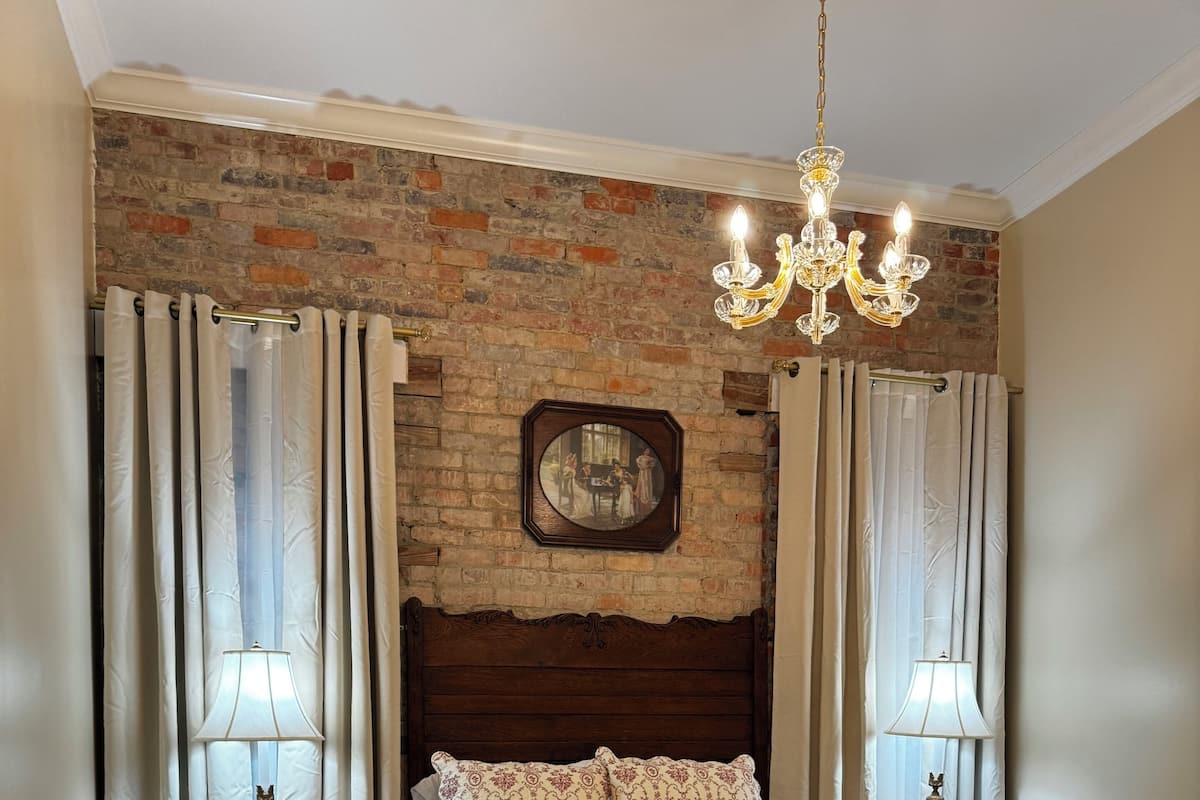 Classic Single Room, 1 Queen Bed, Non Smoking | Iron/ironing board (on request), free WiFi, individually decorated