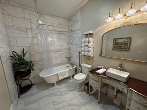 Junior Studio Suite, Non Smoking | Bathroom