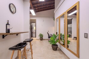 Appartement, 1 grand lit et 1 canapé-lit, balcon, vue ville | Coin séjour