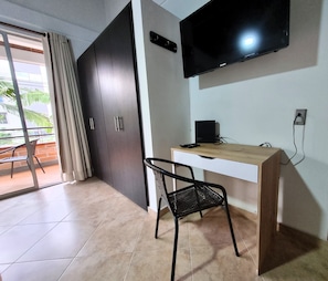 1 bedroom, blackout drapes, free WiFi