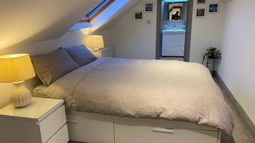 4 bedrooms, desk, iron/ironing board, travel cot