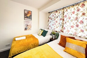 5 bedrooms, iron/ironing board