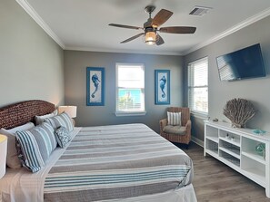 Casa, várias camas, varanda, vista para a praia (Seaside Serenity) | 4 quartos, individualmente decorados, individualmente mobiliados