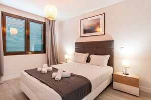 2 bedrooms, iron/ironing board, Internet, bed sheets