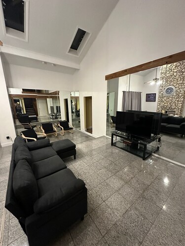 Blocks a way to Universal Studios. Full Single Family with pool, and amenities.