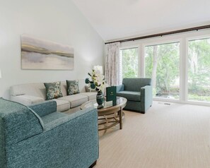 TV, DVD player, stereo - 3 Bedroom 3.5 Bath Townhouse End Unit (Hilton Head Island)