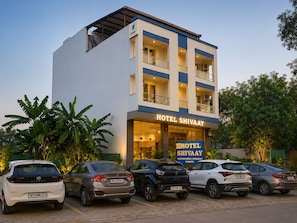 واجهة المنشأة