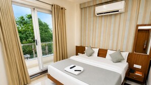 Executive Room | Desk, laptop workspace, WiFi (free), bed sheets - Hotel Shivaay  (Indore)
