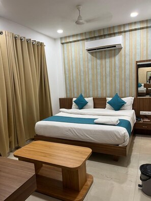 Deluxe Room | Desk, laptop workspace, free WiFi, bed sheets - Hotel Shivaay (Indore)