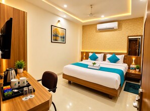 Deluxe Room | Meja, ruang kerja komputer riba, Wi-fi percuma, cadar katil 