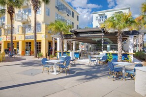 تناول الطعام بالخارج