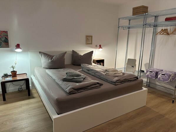 2 bedrooms, WiFi, bed sheets