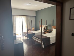 Bureau, chambres insonorisées, Wi-Fi gratuit, draps fournis