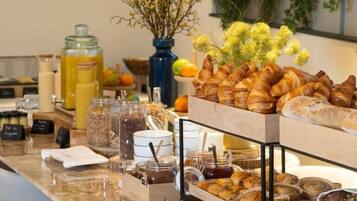 Daily continental breakfast (EUR 28 per person)