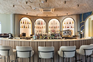 2 Bars/Lounges, Bar auf der Dachterrasse