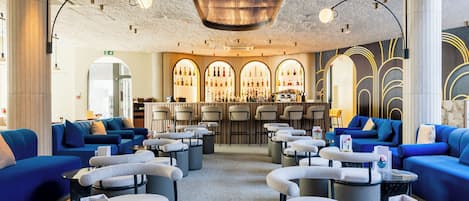 2 bar/ruang istirahat, bar atas bumbung