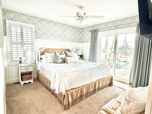 4 Schlafzimmer, Schreibtisch, Bügeleisen/Bügelbrett, Reisekinderbett