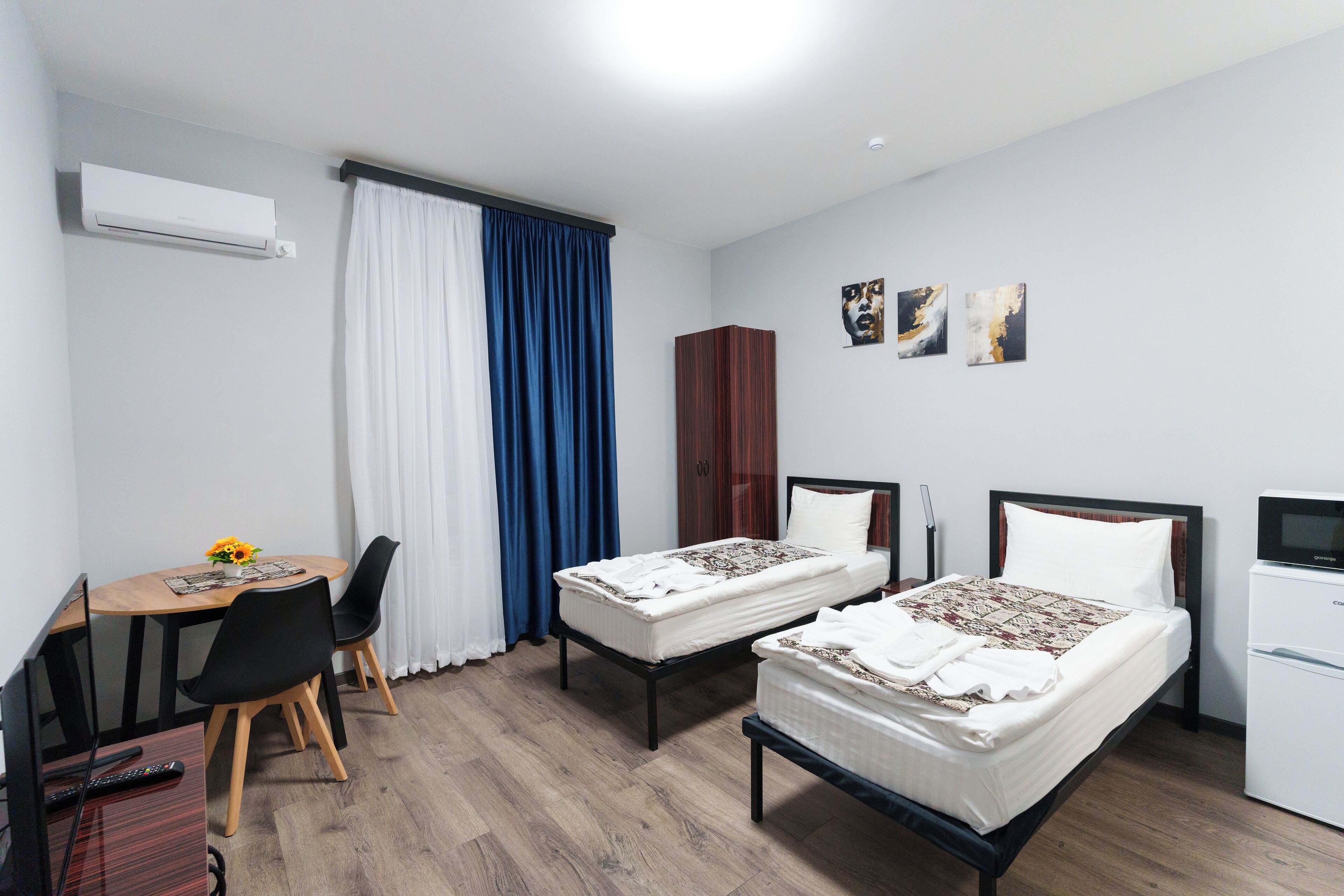 Chambre Familiale Double ou avec lits jumeaux, vue jardin | Bureau, Wi-Fi gratuit