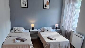2 bedrooms, iron/ironing board, WiFi, bed sheets