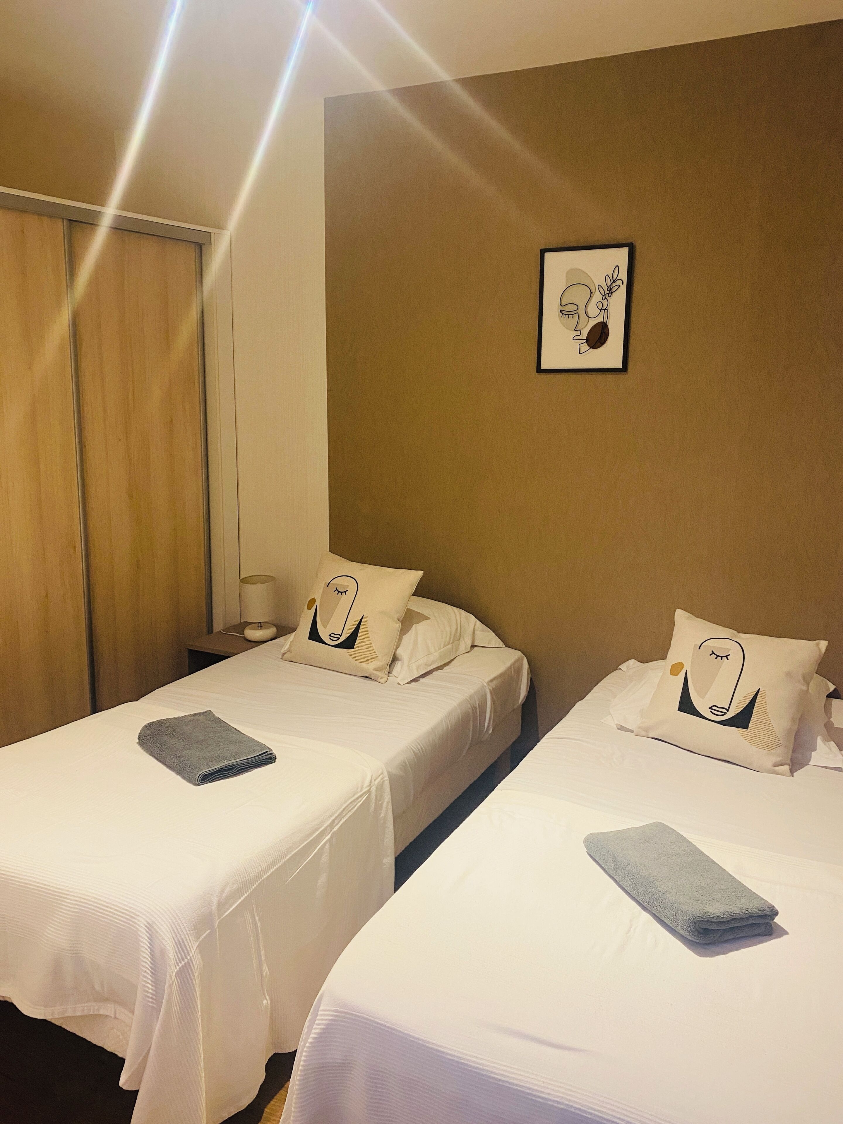 2 dormitorios, tabla de planchar con plancha, wifi y ropa de cama