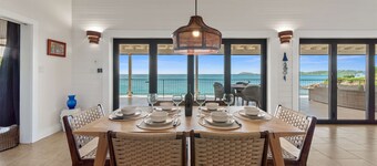 Oceanfront Villa-walk to resort-snorkle from home