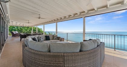 2 oceanfront suites with water access! Solar/batt